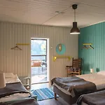 Saarjaerve Jaerve Aeaeres 28-le, 8 Magamistuba Holiday home *