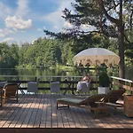 Saarjaerve Jaerve Aeaeres 28-le, 8 Magamistuba Holiday home