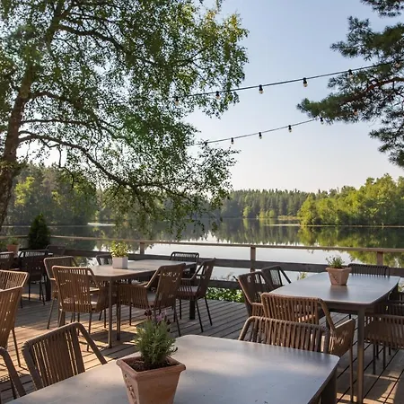 Saarjaerve Jaerve Aeaeres 28-le, 8 Magamistuba * Tromsi