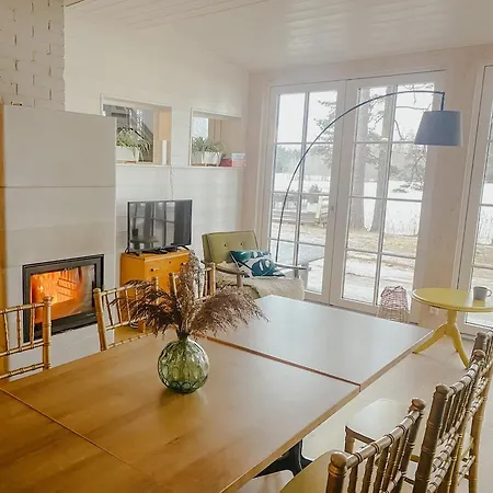 Saarjaerve Puhkemaja 32-le, 8 Magamistuba Hébergement de vacances *