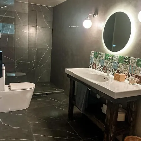 Saarjaerve Jaerve Aeaeres 28-le, 8 Magamistuba *