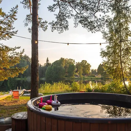 Saarjaerve Jaerve Aeaeres 28-le, 8 Magamistuba * Tromsi