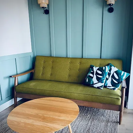 Saarjaerve Jaerve Aeaeres 28-le, 8 Magamistuba Vakantiehuis *