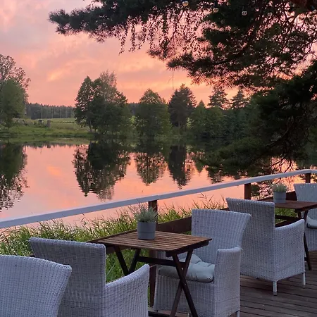 Saarjaerve Jaerve Aeaeres 28-le, 8 Magamistuba *