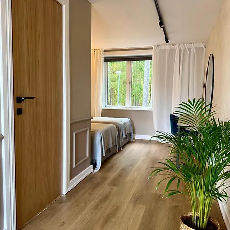 Saarjaerve Jaerve Aeaeres 28-le, 8 Magamistuba * Tromsi