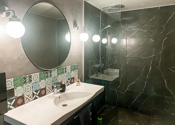 Saarjaerve Jaerve Aeaeres 28-le, 8 Magamistuba * Tromsi