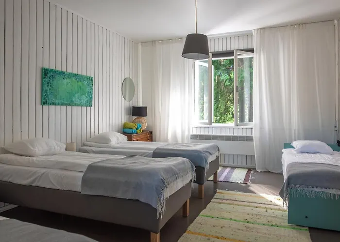 Saarjaerve Jaerve Aeaeres 28-le, 8 Magamistuba Holiday home