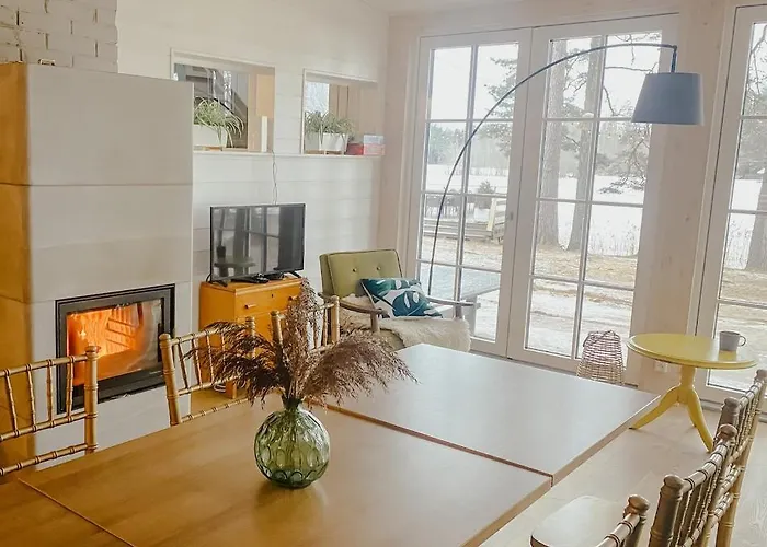 Saarjaerve Jaerve Aeaeres 28-le, 8 Magamistuba Holiday home *