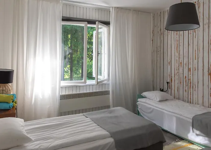 Saarjaerve Jaerve Aeaeres 28-le, 8 Magamistuba *