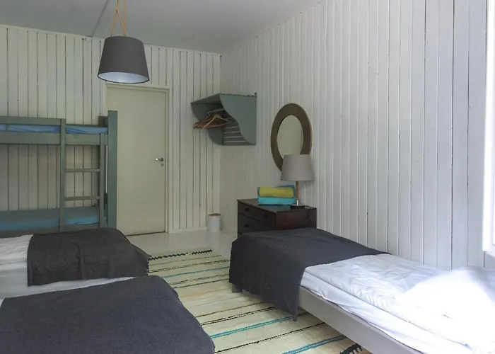 Saarjaerve Jaerve Aeaeres 28-le, 8 Magamistuba Holiday home *