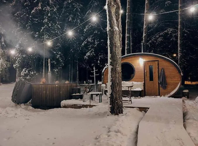 Saarjaerve Jaerve Aeaeres 28-le, 8 Magamistuba Tromsi