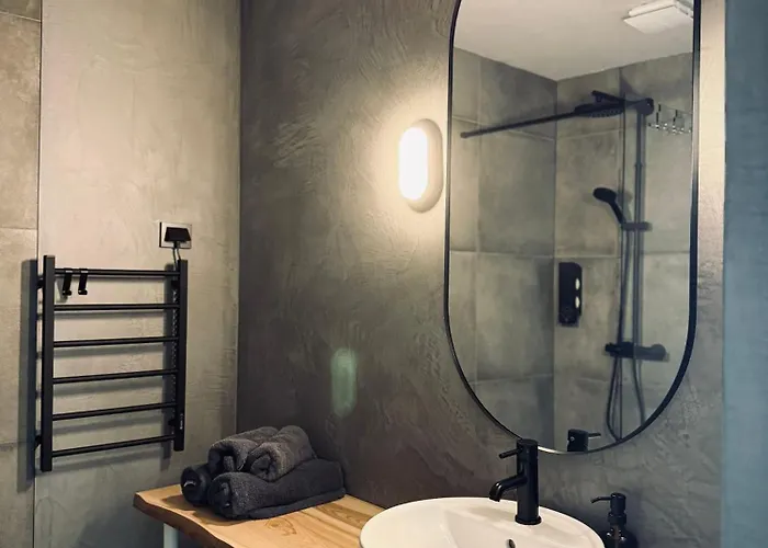 Saarjaerve Jaerve Aeaeres 28-le, 8 Magamistuba *