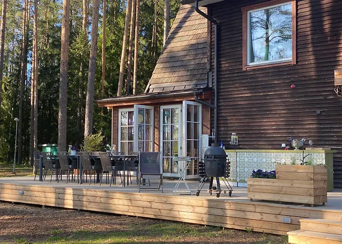 Saarjaerve Jaerve Aeaeres 28-le, 8 Magamistuba * Tromsi