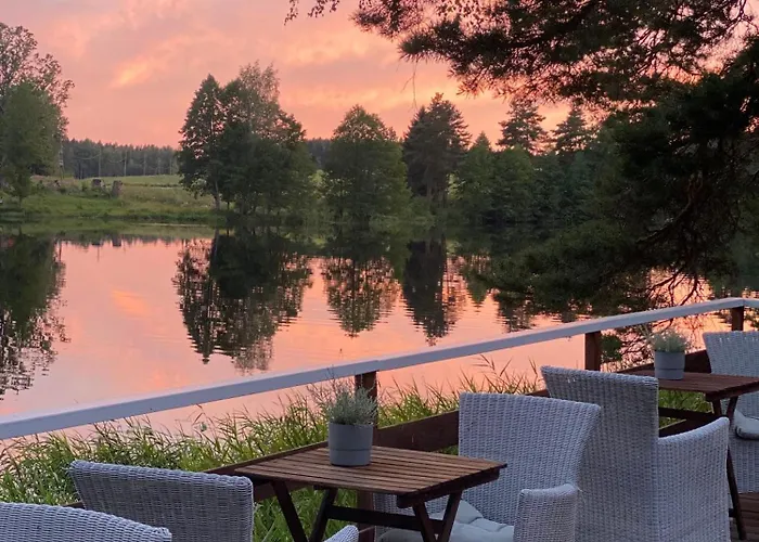 Saarjaerve Jaerve Aeaeres 28-le, 8 Magamistuba *