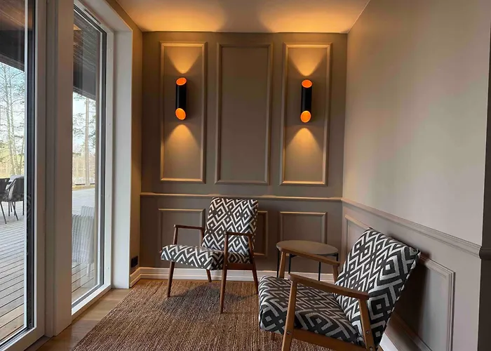 Saarjaerve Jaerve Aeaeres 28-le, 8 Magamistuba * Tromsi