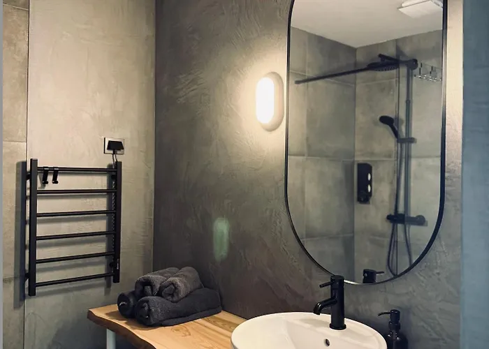 Saarjaerve Jaerve Aeaeres 28-le, 8 Magamistuba Tromsi